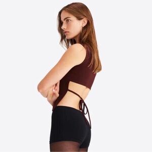 SUSAMUSA Open-Back Cropped Tank Top in Deep Burgundy